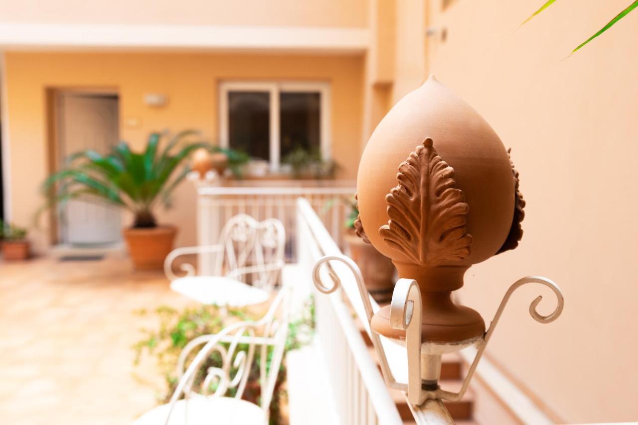 Palazzo Leo Suite And Apartment Lecce Esterno foto