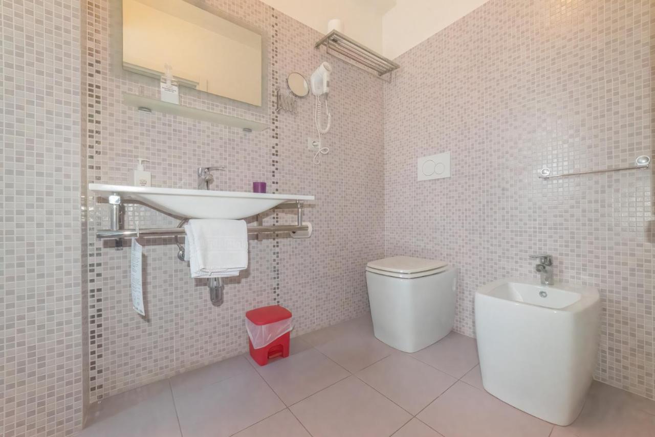 Palazzo Leo Suite And Apartment Lecce Esterno foto