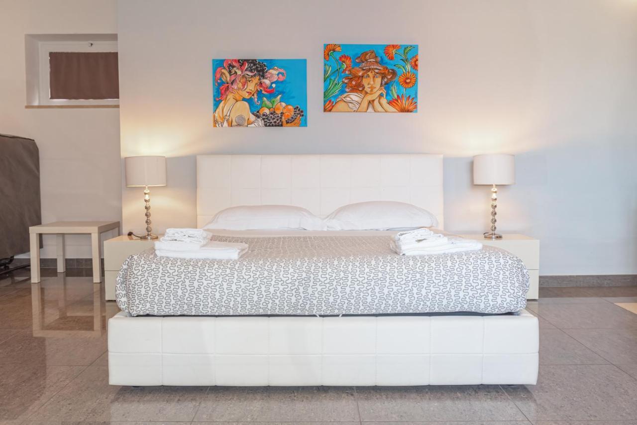 Palazzo Leo Suite And Apartment Lecce Esterno foto